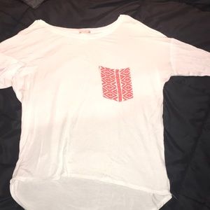 Pattern front pocket tee